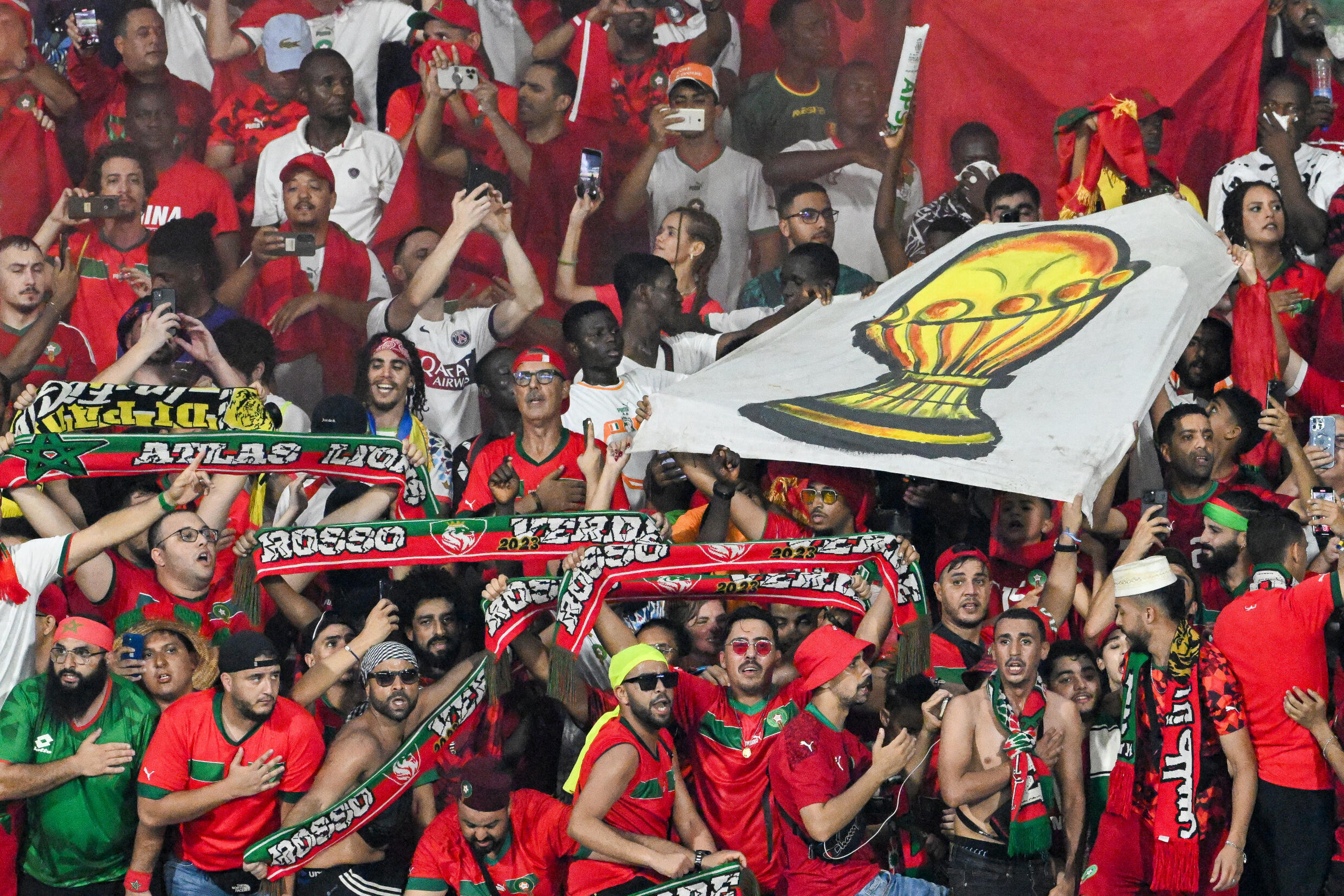 Les supporters du Maroc pendant le match des Lions de l'Atlas contre la Zambie à la CAN le 24 janvier 2024 à San Pedro en Côte d'Ivoire