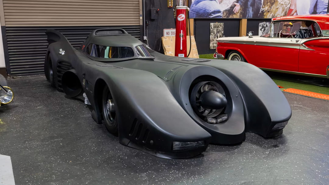 , Ca circule sur internet : La Batmobile de Tim Burton, une DeLorean de Retour vers le futur… Vivez la vente aux enchères automobile de l’année