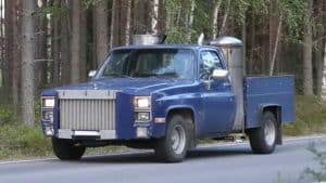 Lire la suite à propos de l’article Ce camion Chevrolet roule au bois et vient de battre un record de vitesse